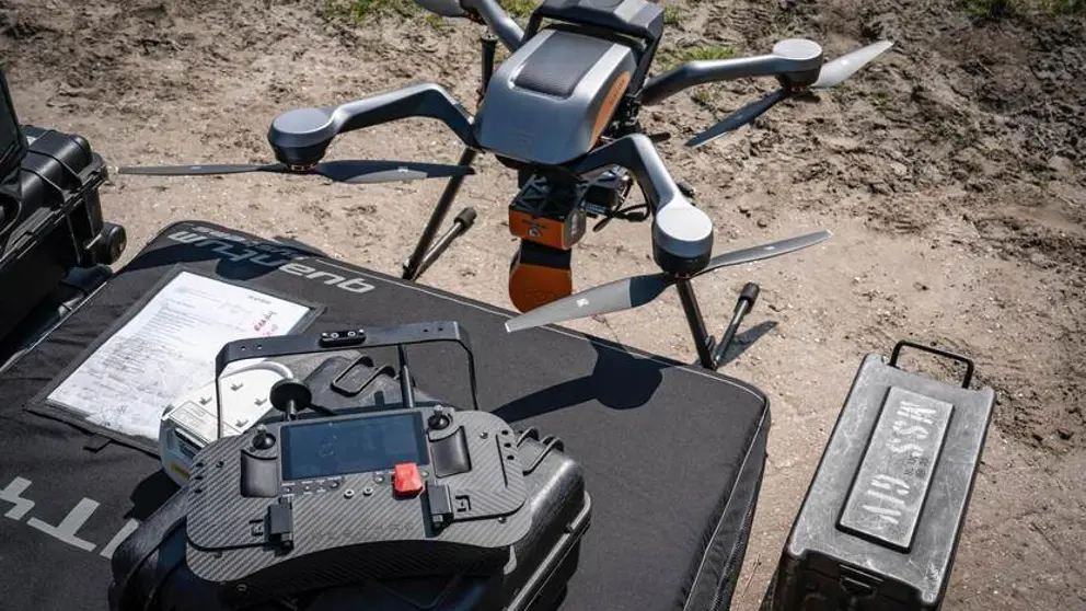 Voorbeeld van een drone die een operatiegebied in beeld brengt.