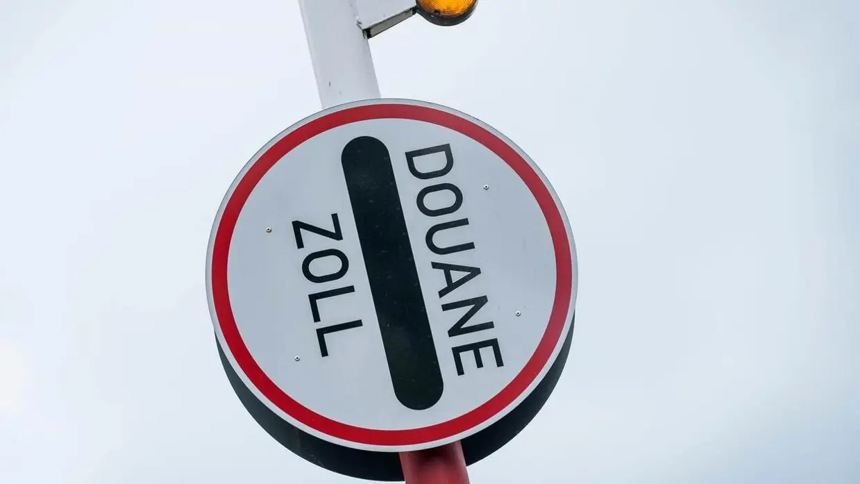 slagboom van de douane.