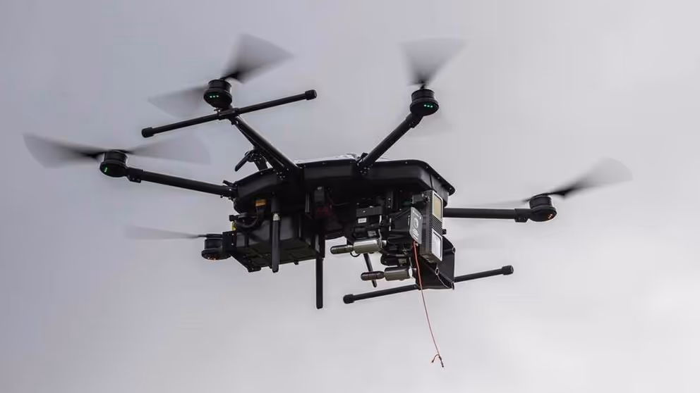 Archieffoto van een vliegende drone.