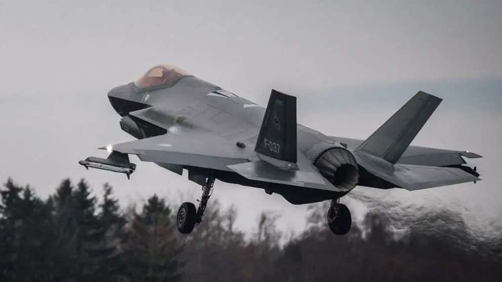 F-35 gevechtsvliegtuig stijgt op.