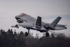 F-35 gevechtsvliegtuig stijgt op.