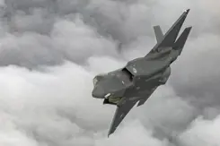 F-35-gevechtsvliegtuig in de lucht.