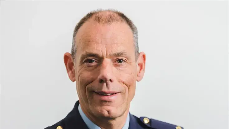 Portretfoto van commodore Roelof Foppen.