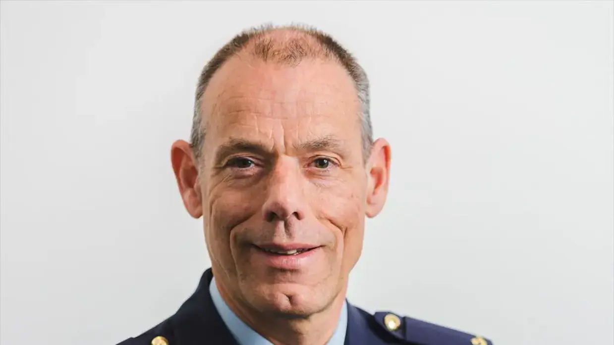 Portretfoto van commodore Roelof Foppen.