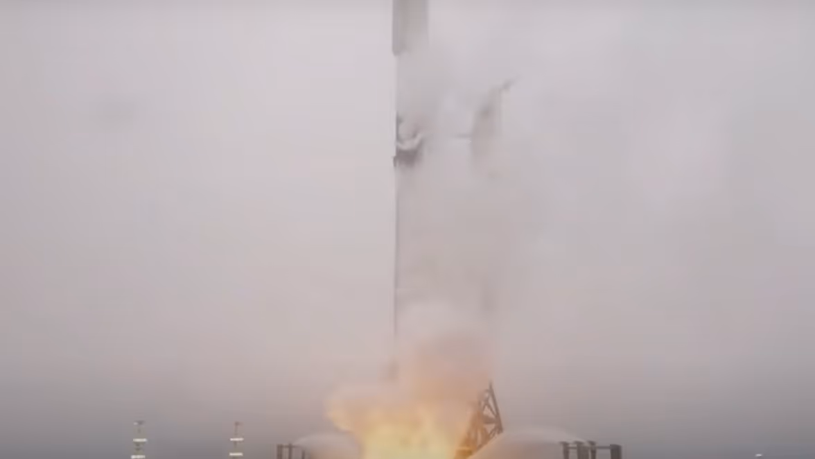 Lancering eerste defensiesatelliet.