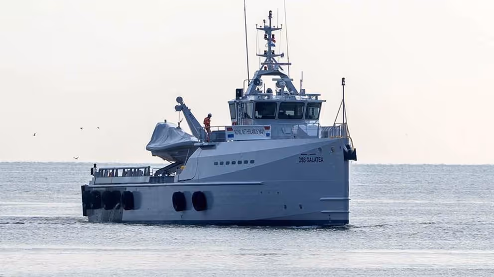 Een archieffoto van de DSS Galatea op zee