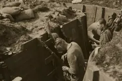 Archieffoto uit de Tweede Wereldoorlog van dienstplichtigen op de Grebbeberg.