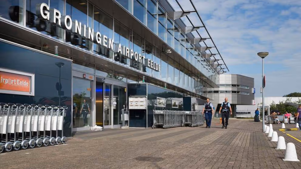 Voorzijde van Groningen Airport Eelde