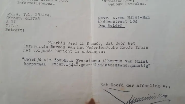 Een oud briefje waarop staat dat Van Hilst bevrijd is.