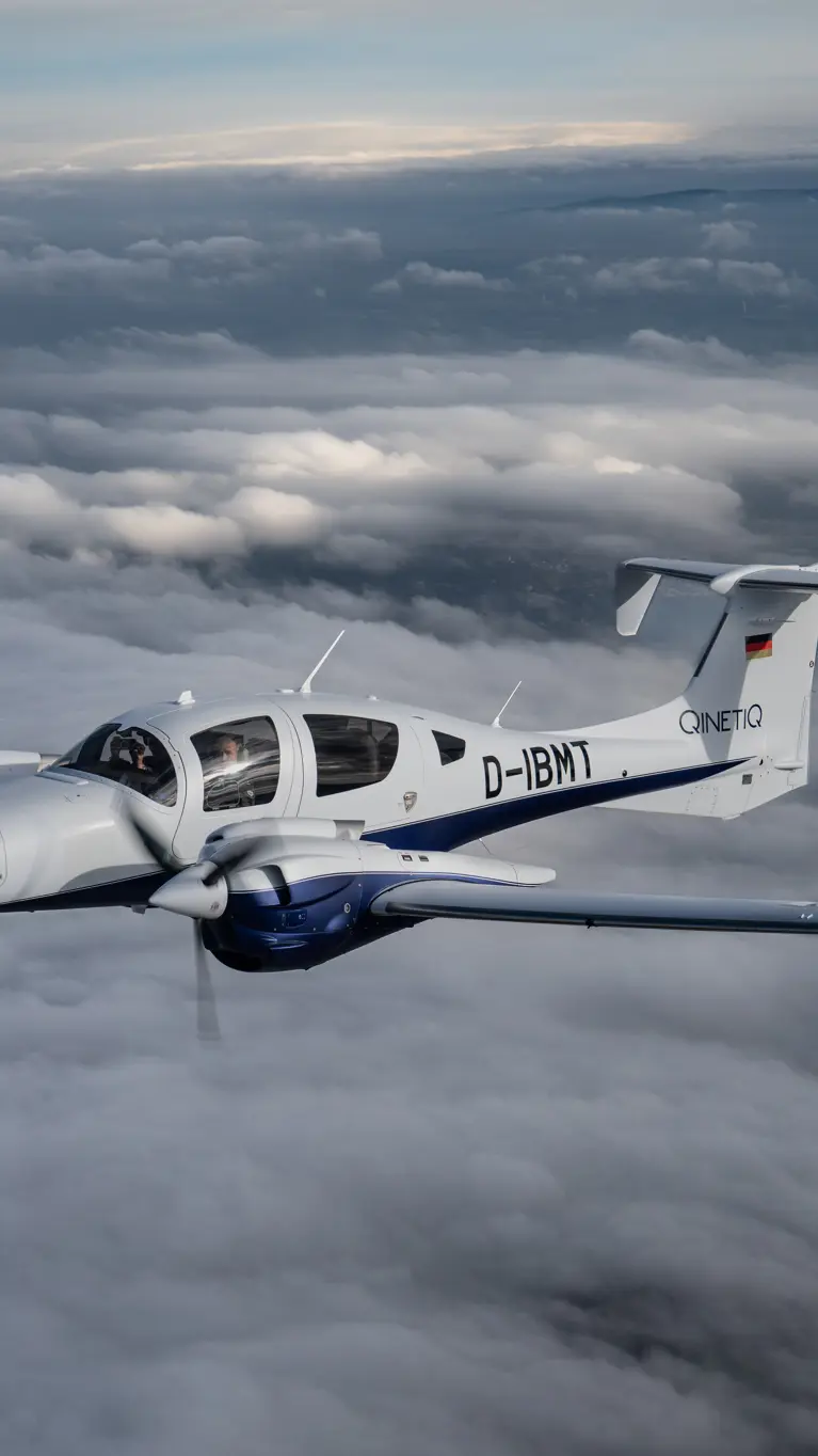 Diamond DA62 MPP patrouillevliegtuig in de lucht 