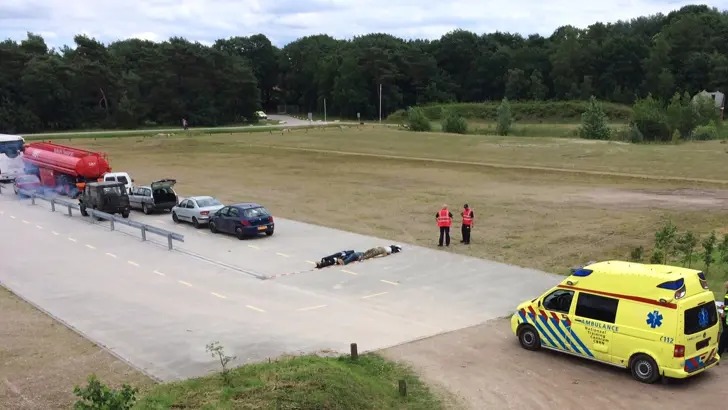 Botsing bus, tankwagen, verschillende auto's en slachtoffers.