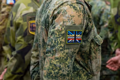 Logo van een missie op de schouder van een militair.