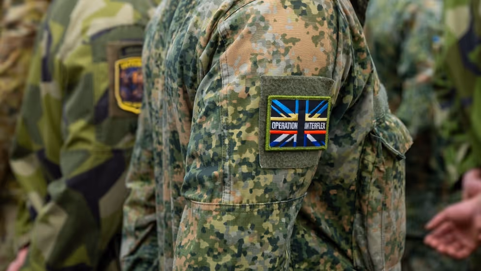 Logo van een missie op de schouder van een militair.