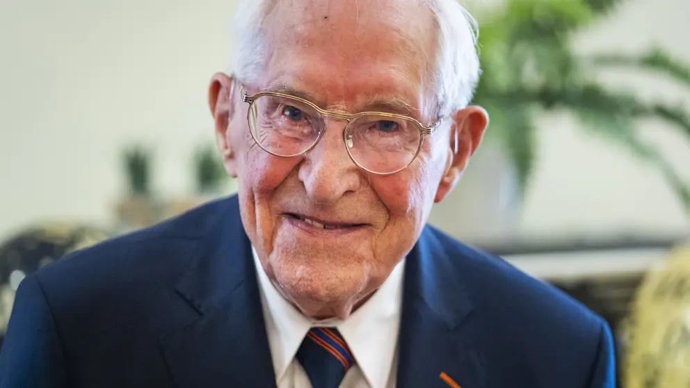 Portretfoto van een 100-jarige veteraan.