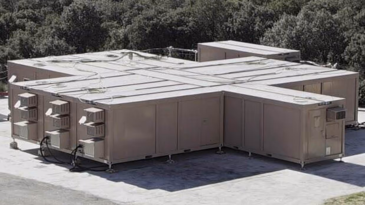 Met elkaar verbonden containers van bovenaf gezien.