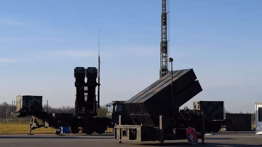 Afweergeschut bij NAVO-luchtverdedigingsoefening.