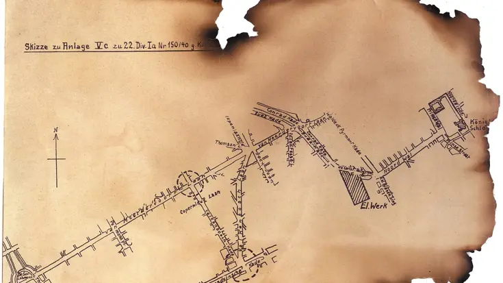 Plattegrond op verbrand papier.