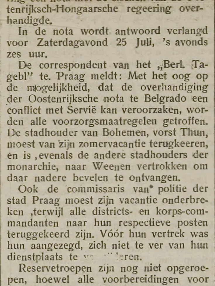 Een oude krantenpagina met de kop "Oostenrijk en Servië" en gedrukte tekst in het Nederlands over diplomatieke spanningen.