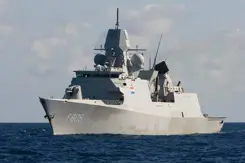 Marineschip Zr.Ms. Evertsen op zee.