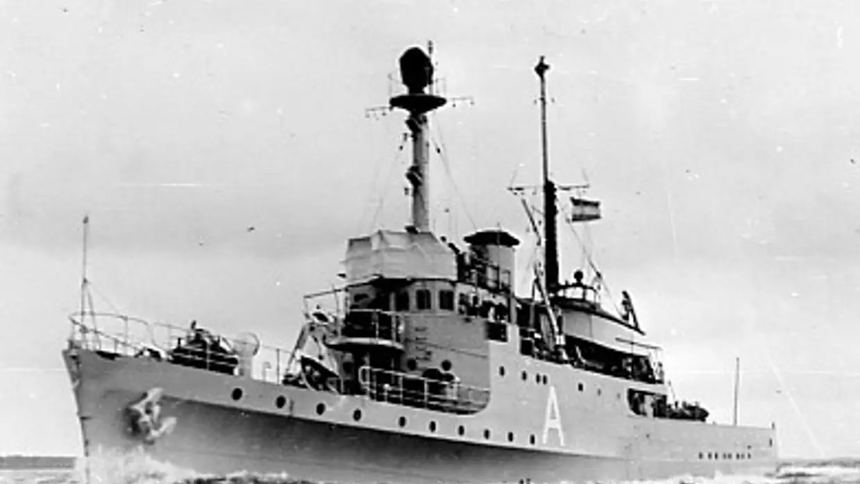 Mijnenveger Van Amstel, 1937-1942.