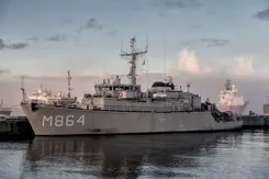 Zr.Ms. Willemstad aangemeerd