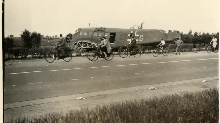 Neergeschoten Duits vliegtuig bij Ypenburg in de Meidagen van 1940.