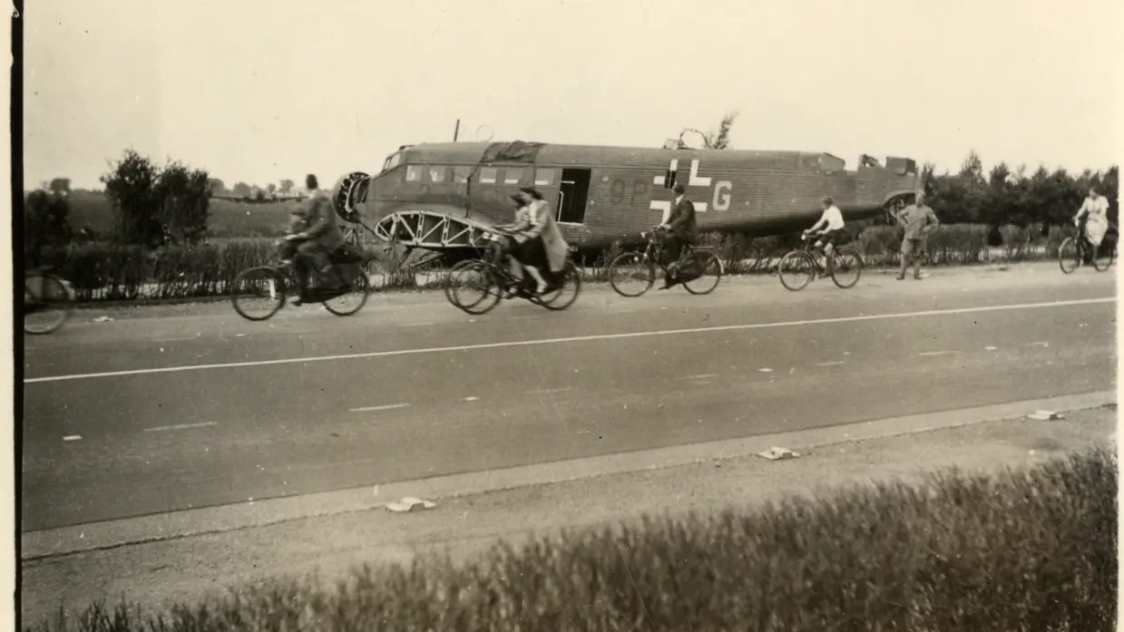 Neergeschoten Duits vliegtuig bij Ypenburg in de Meidagen van 1940.