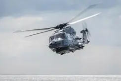 NH90 boven zee.