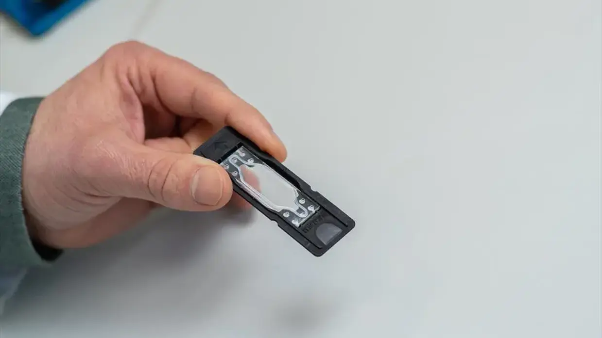 ‘Nose on a chip’: middel om o.a. inklimmers te detecteren.