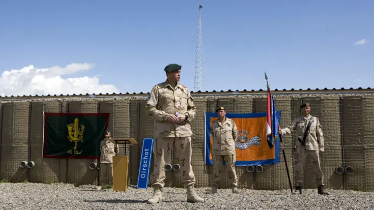 Luitenant-kolonel Rob Querido spreekt militairen toe in Afghanistan.