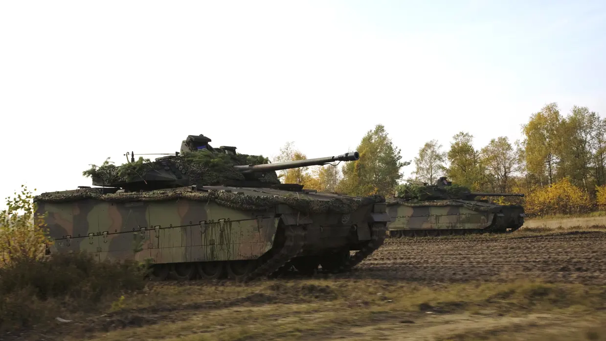 De CV90 pantservoertuig tijdens een oefening in Duitsland.
