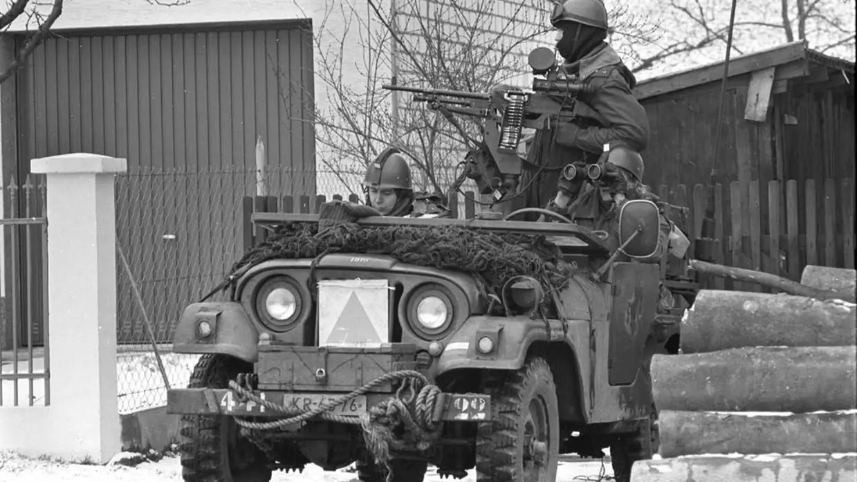 Militaire patrouille per jeep.