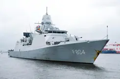 Het Luchtverdedigings- en Commandofregat Zr.Ms. De Ruyter op zee.