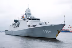Het Luchtverdedigings- en Commandofregat Zr.Ms. De Ruyter op zee.