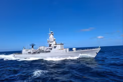 Zr.Ms. Van Amstel op zee.