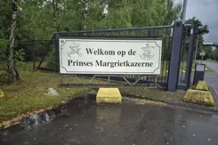 Ingang van een defensiekazerne.