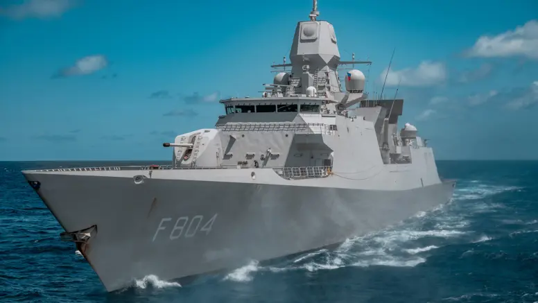 Zr.Ms. De Ruyter op volle zee.