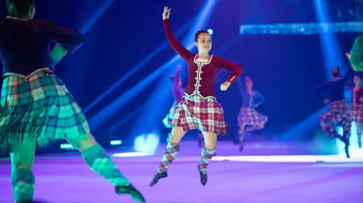 Oekraïense dansers komt tijdens Taptoe los van de grond.