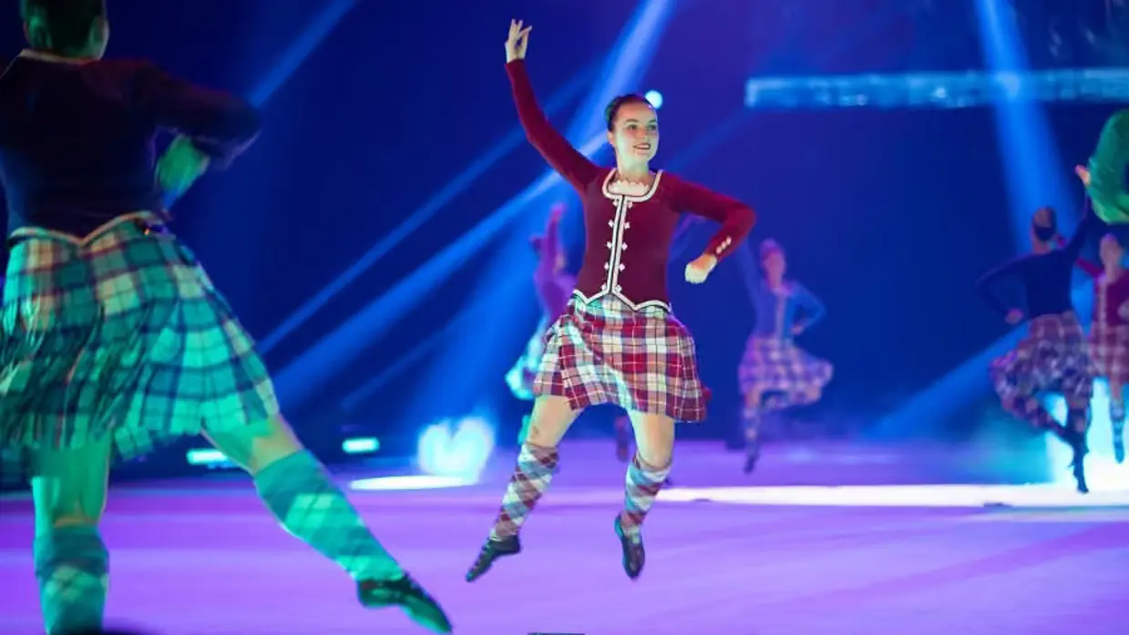 Oekraïense dansers komt tijdens Taptoe los van de grond.