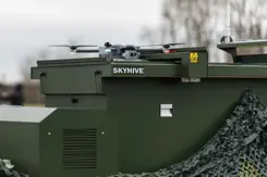 Een drone staat op een platform.