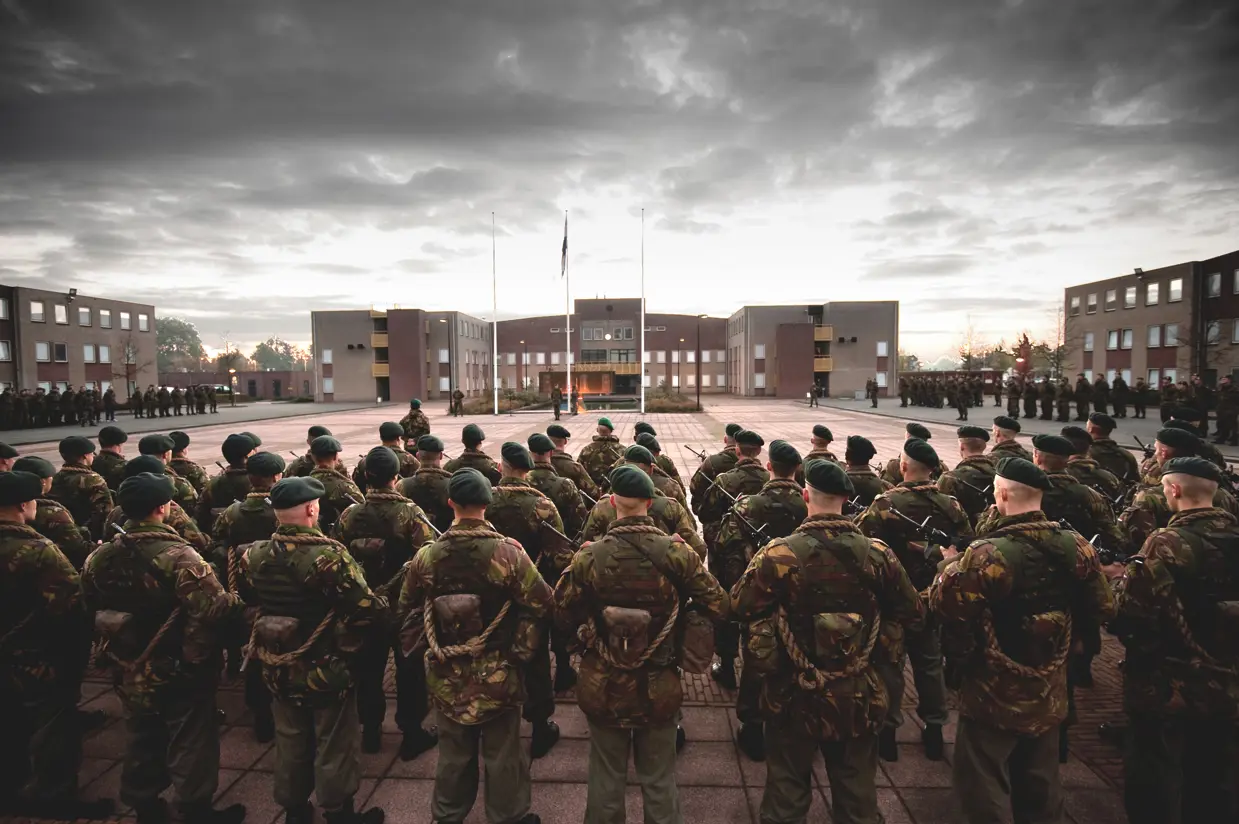 Militairen opgesteld op kazerne Korps Commandotroepen in Roosendaal.