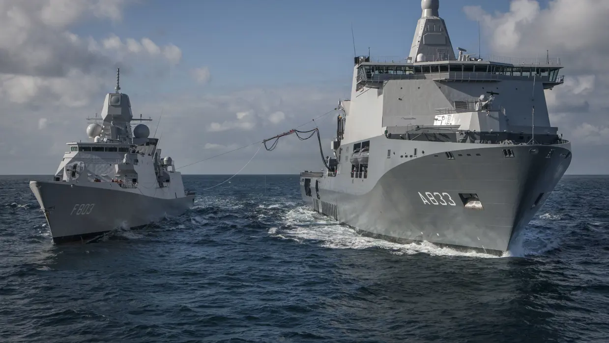 Marineschepen Tromp en Karel Doorman.