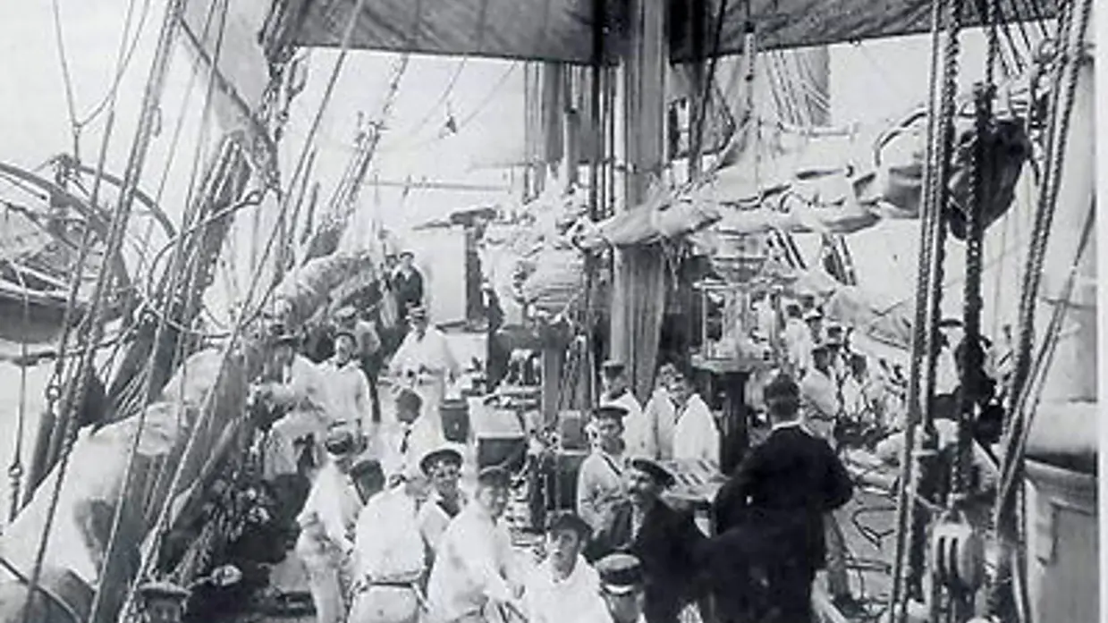 Dekwerkzaamheden op de Urania in 1899.