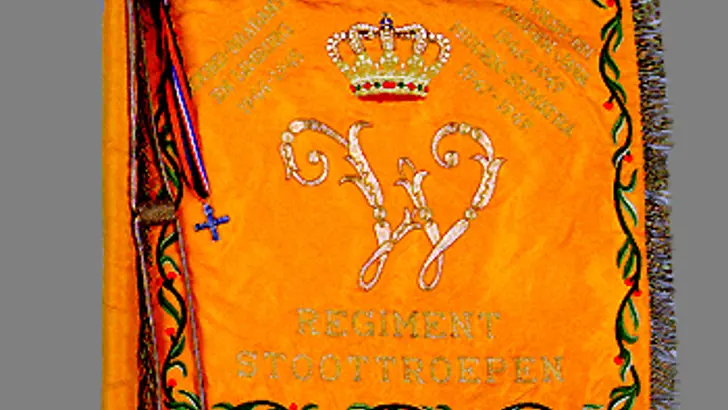 Vaandel Regiment Stoottroepen Prins Bernhard voorkant.