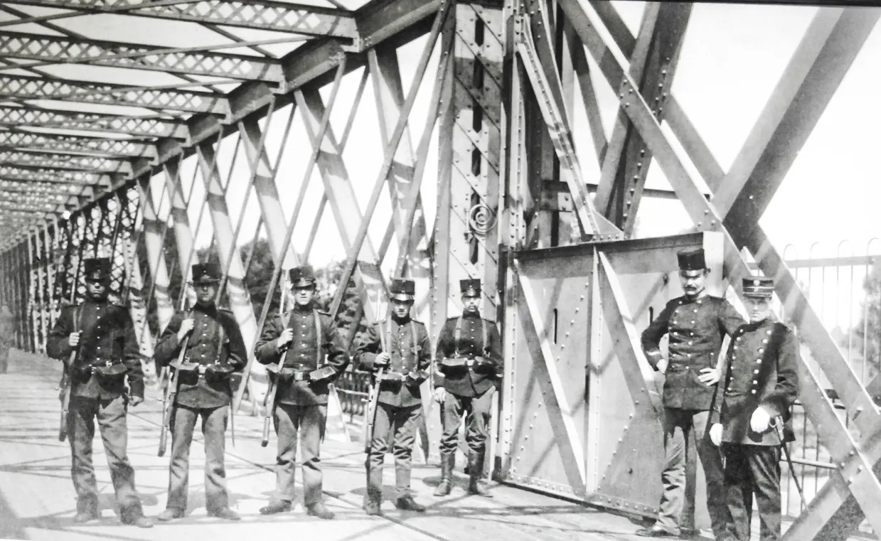 Vrijwillige Landstorm op brug.
