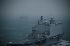 Zr.Ms. Johan de Witt begeleidt in de mist op zee een Russisch schip