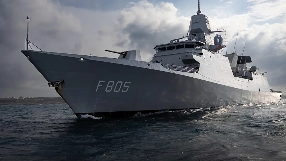 Zr.Ms. Evertsen op zee.
