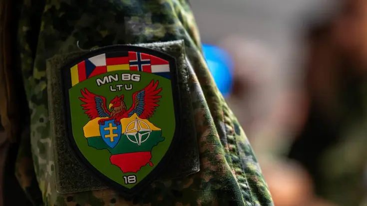 Logo van een missie op de schouder van een militair.