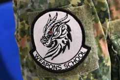Het logo van de opleiding. 