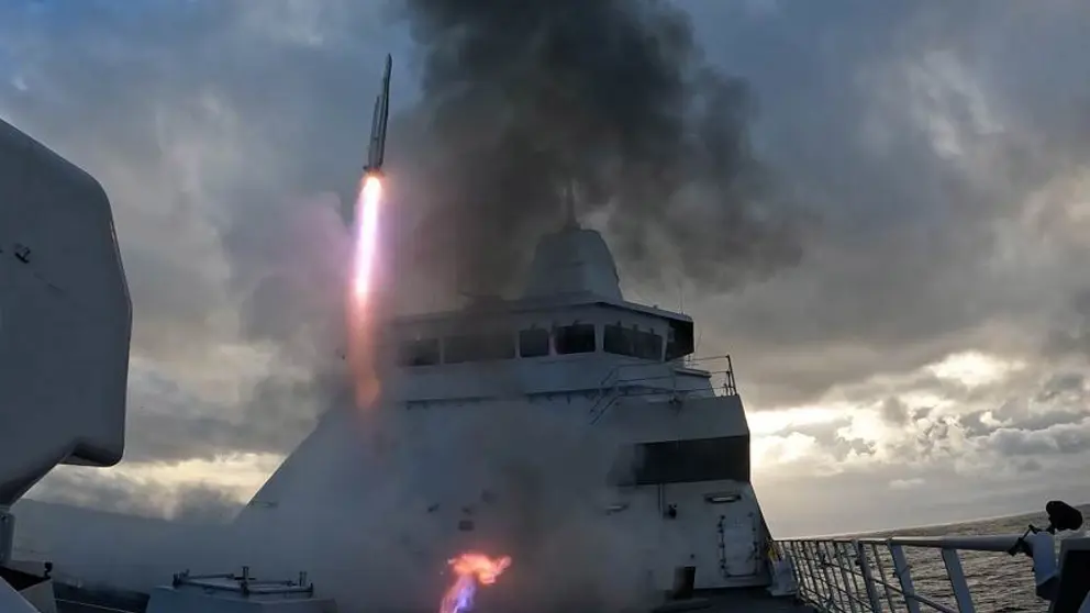 Raketlancering vanaf marineschip.